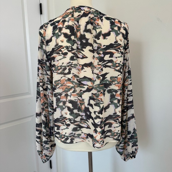 Evereve Hazel Puff Sleeve Flowy Blouse Women’s Small Career Office - Picture 7 of 12